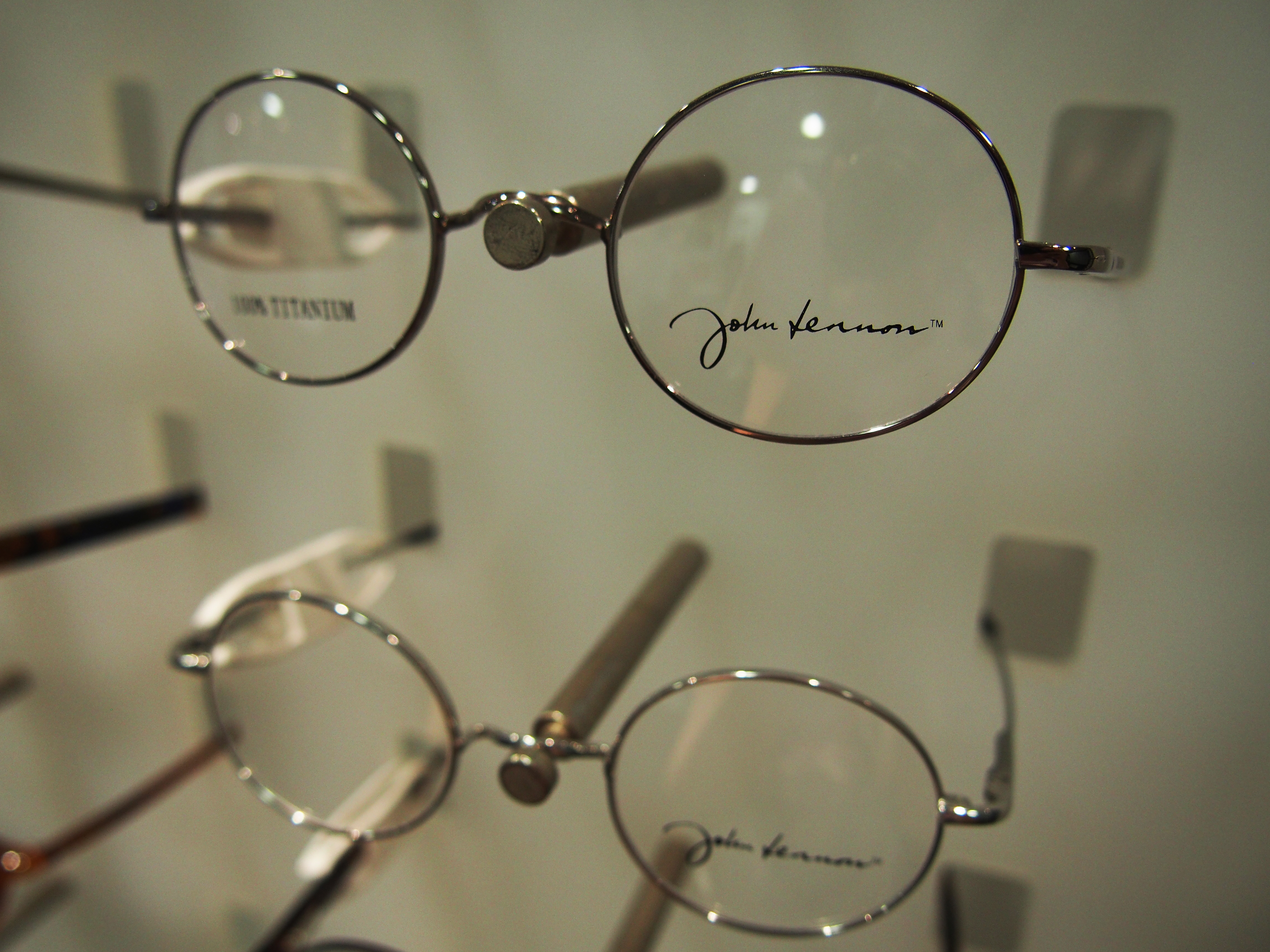 Image 3 du carousel de la marque John Lennon